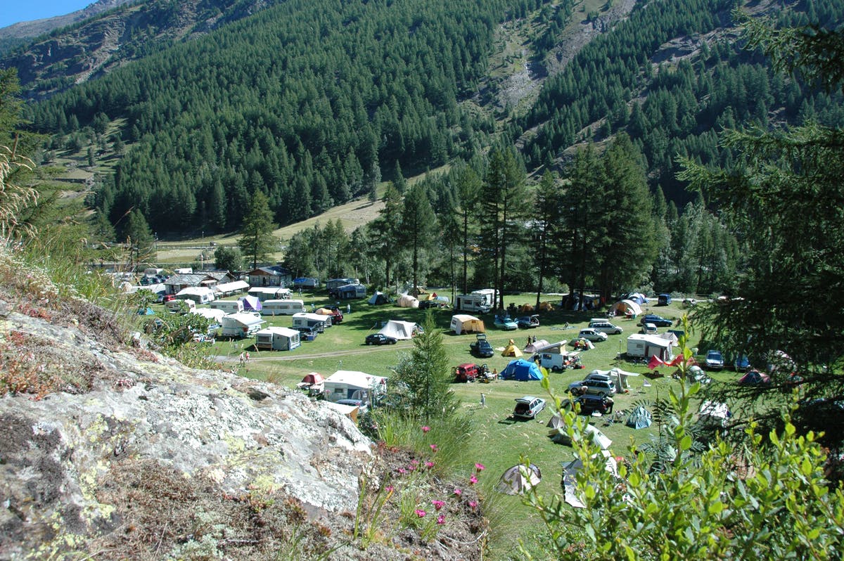 Camping im Wallis ist fast immer mit viel Natur verbunden - so auch auf dem Camping am Kapellenweg in Saas Grund.