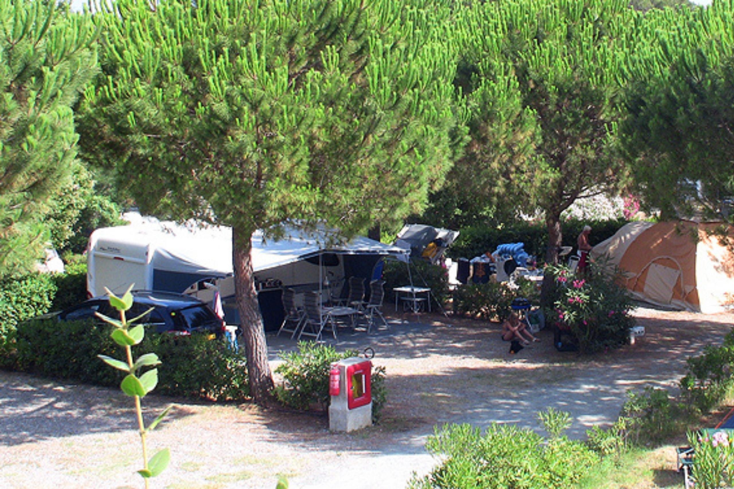 Viel Platz und eine sehr gepflegte Anlage überzeugen die Besucher:innen des Camping Valle Gaia. 