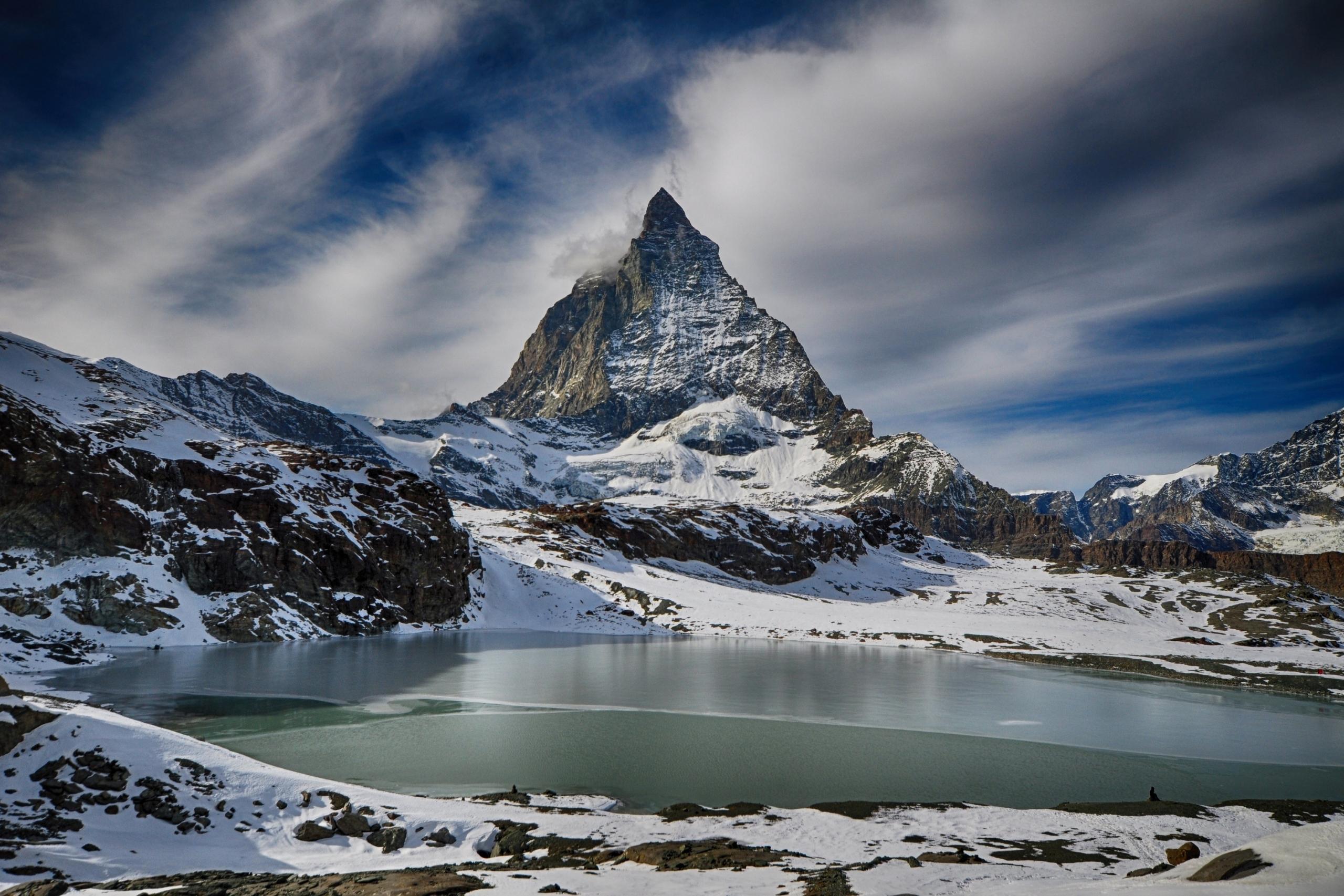 Das Wahrzeichen des Kanton Wallis ist das beliebte Matterhorn bei Zermatt. 