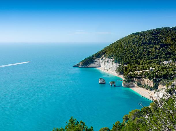 Natur von atemberaubender Schönheit und einsame Strände - die Küste rund um das Camping Village Spiaggia Lunga sucht ihresgleichen.