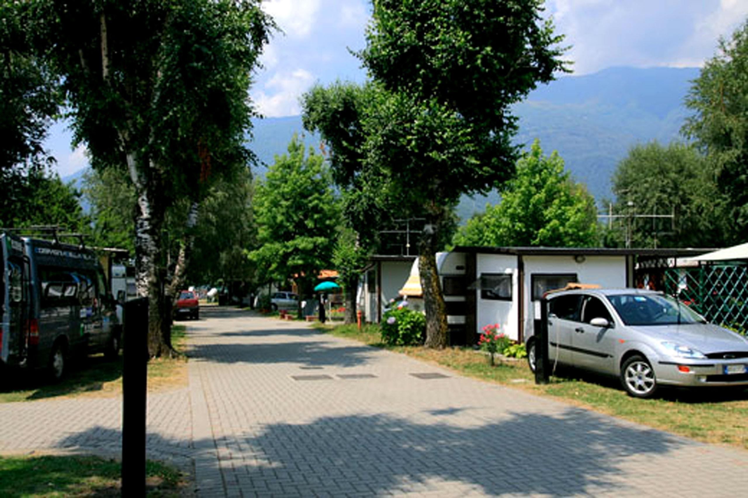Der Camping TuriSport bietet neben zahlreichen Stellplätzen einen grossen Komfort für alle Besucher:innen. Copyright: Camping TuriSport