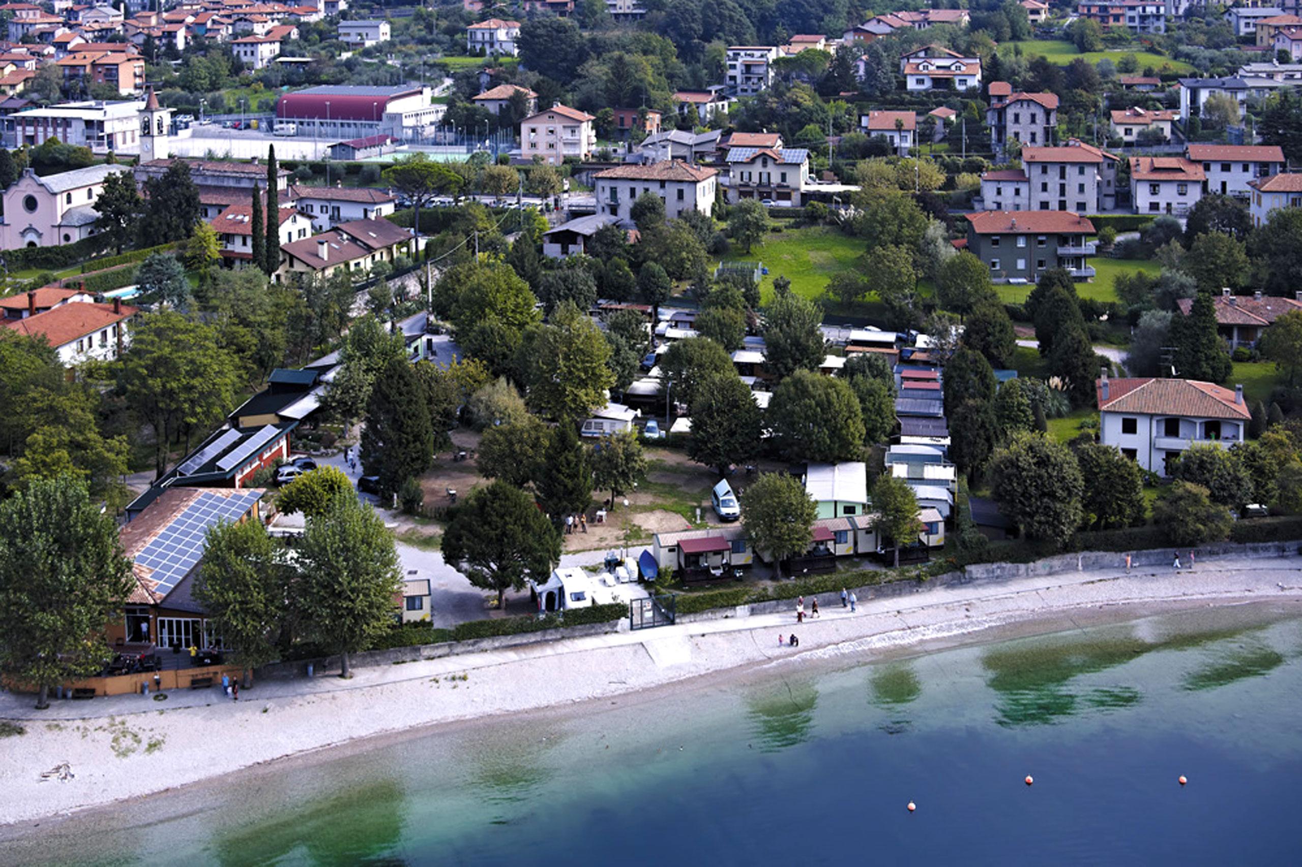  Direkt am Ostufer des Comer Sees befindet sich der Camping Spiaggia. Copyright: Camping Spiaggia