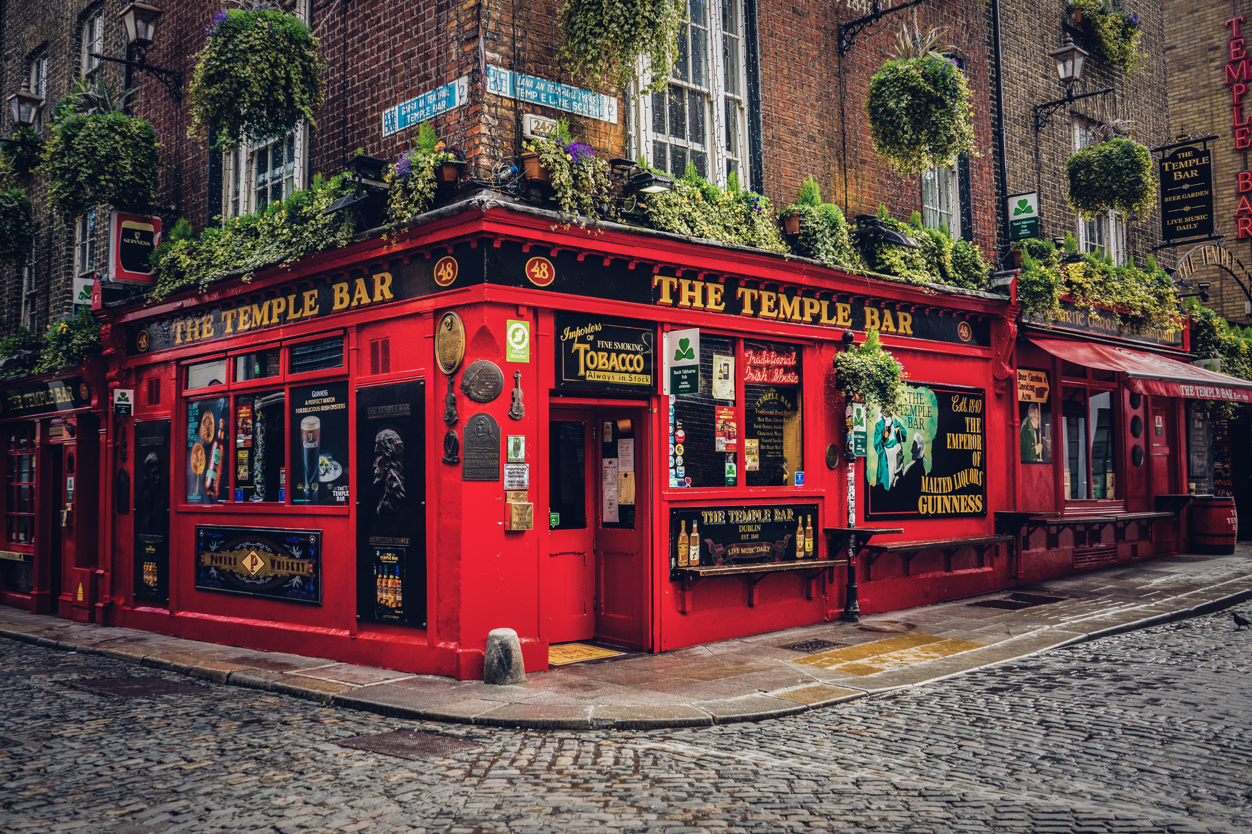 Der perfekte Start in den Irland-Campingurlaub? Dublin und die berühmte Temple Bar.