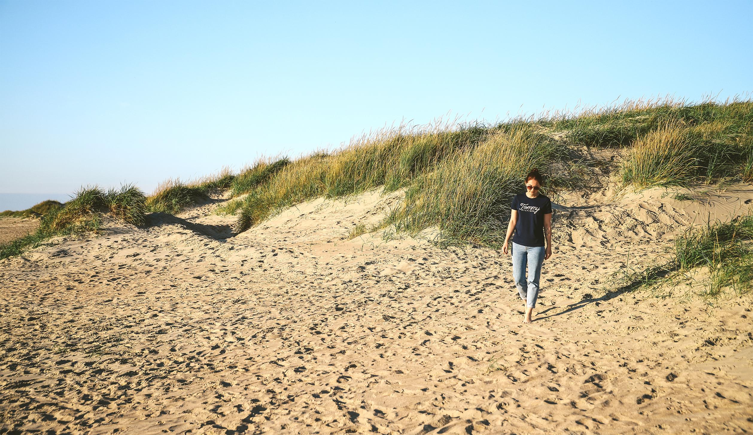Wie wäre es mit einem Nachmittag am Strand und einem Spaziergang in den Dünen? Dein Campingplatz ist nur wenige Schritte entfernt. Copyright: Marielle Janotta