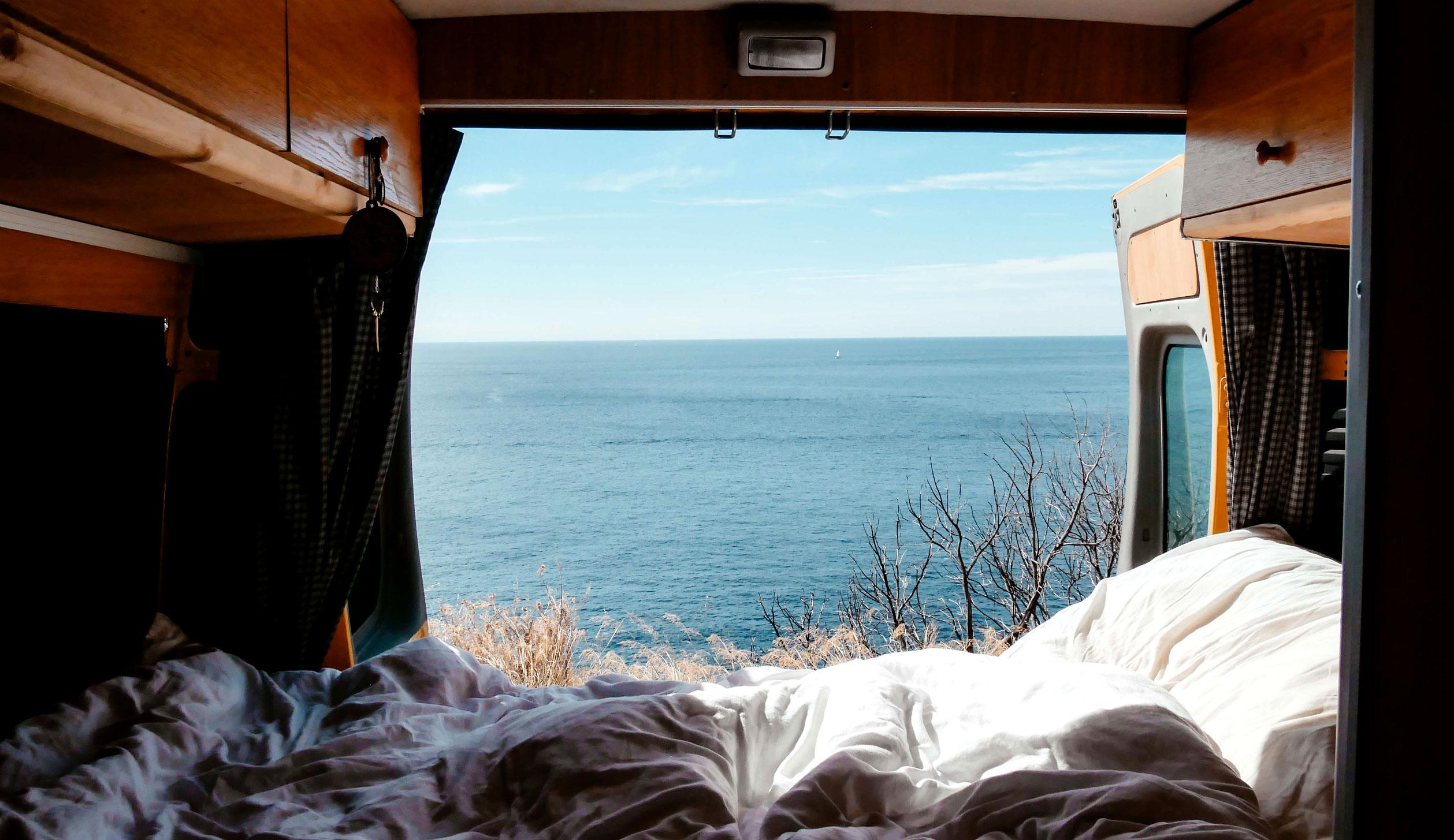  En France, il existe d'innombrables beaux campings avec vue directe sur la mer.