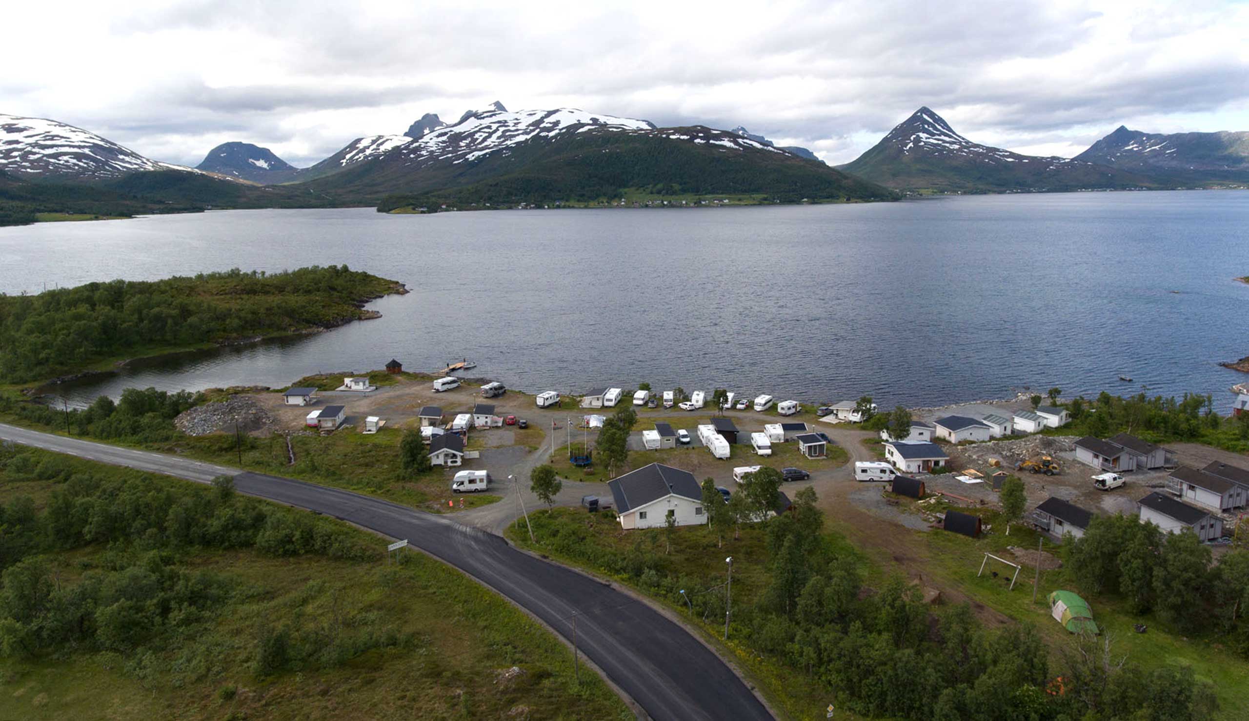 Fjordbotn Camping sijaitsee kauniilla paikalla Pohjois-Norjan luonnossa. Copyright: Fjordbotn Camping