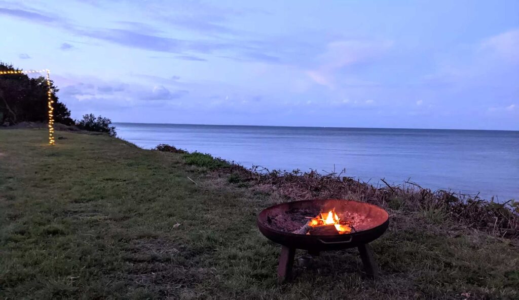 Du kan tilbringe kvelden komfortabelt med en bålbolle ved Østersjøkysten i Dahme. Copyright: Oliver S.