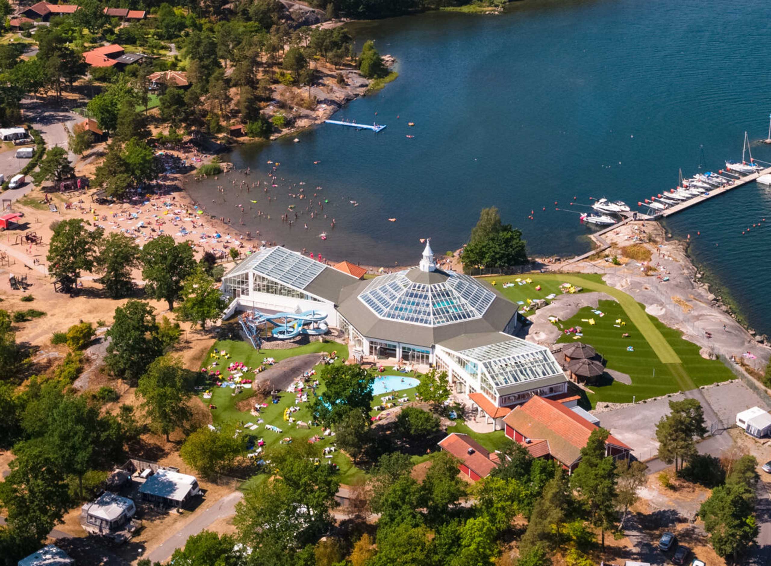 Västervik Resort tarjoaa paljon aktiviteetteja sekä lapsille että aikuisille. 