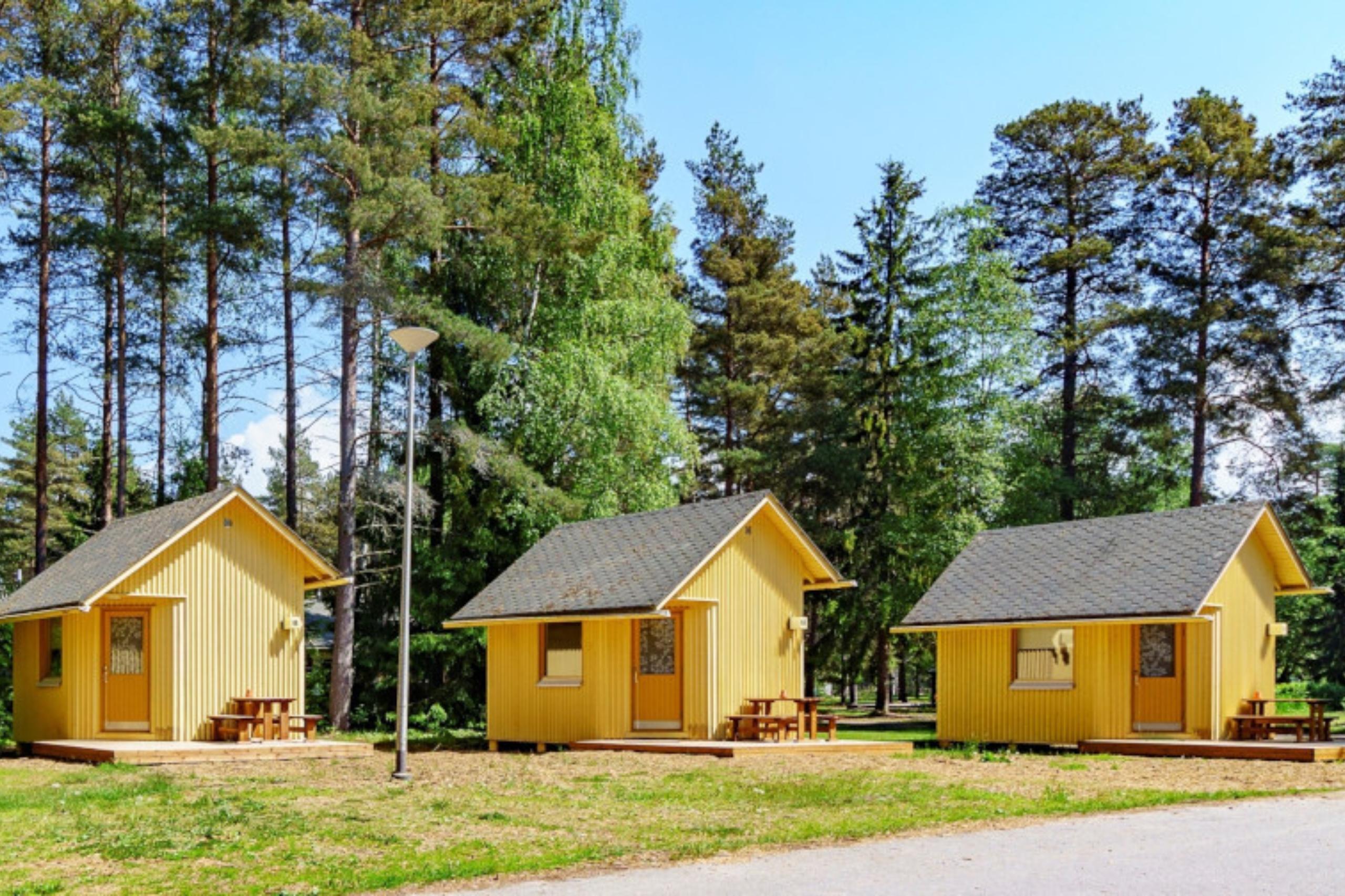 Finnische Baukunst inmitten der Natur gehört zum Standard des Camping Yyteri Pori. 