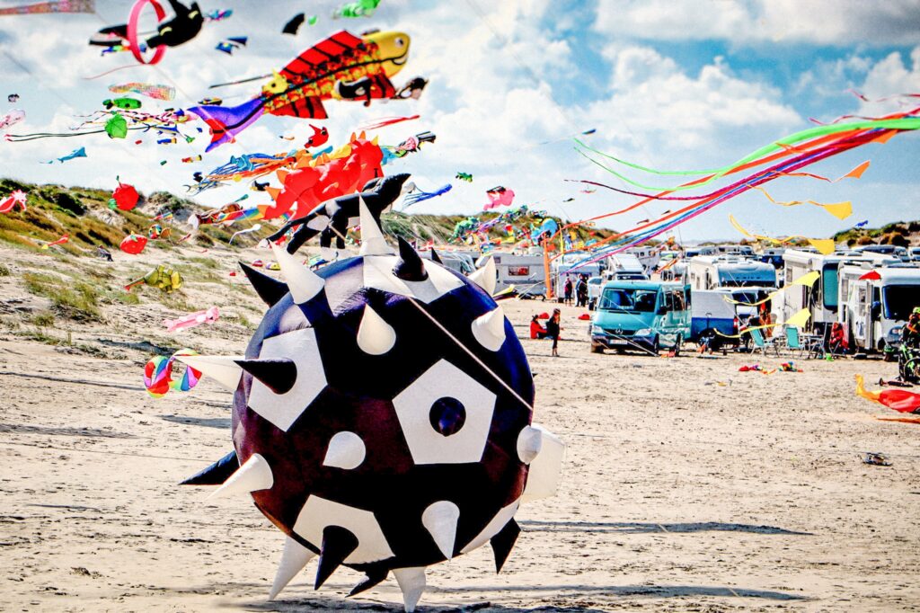  Dragefestivalen finner sted rett ved den tilstøtende Lakolk-stranden og er et fargerikt skue for hele familien. Copyright: Visit Rømø & Tønder