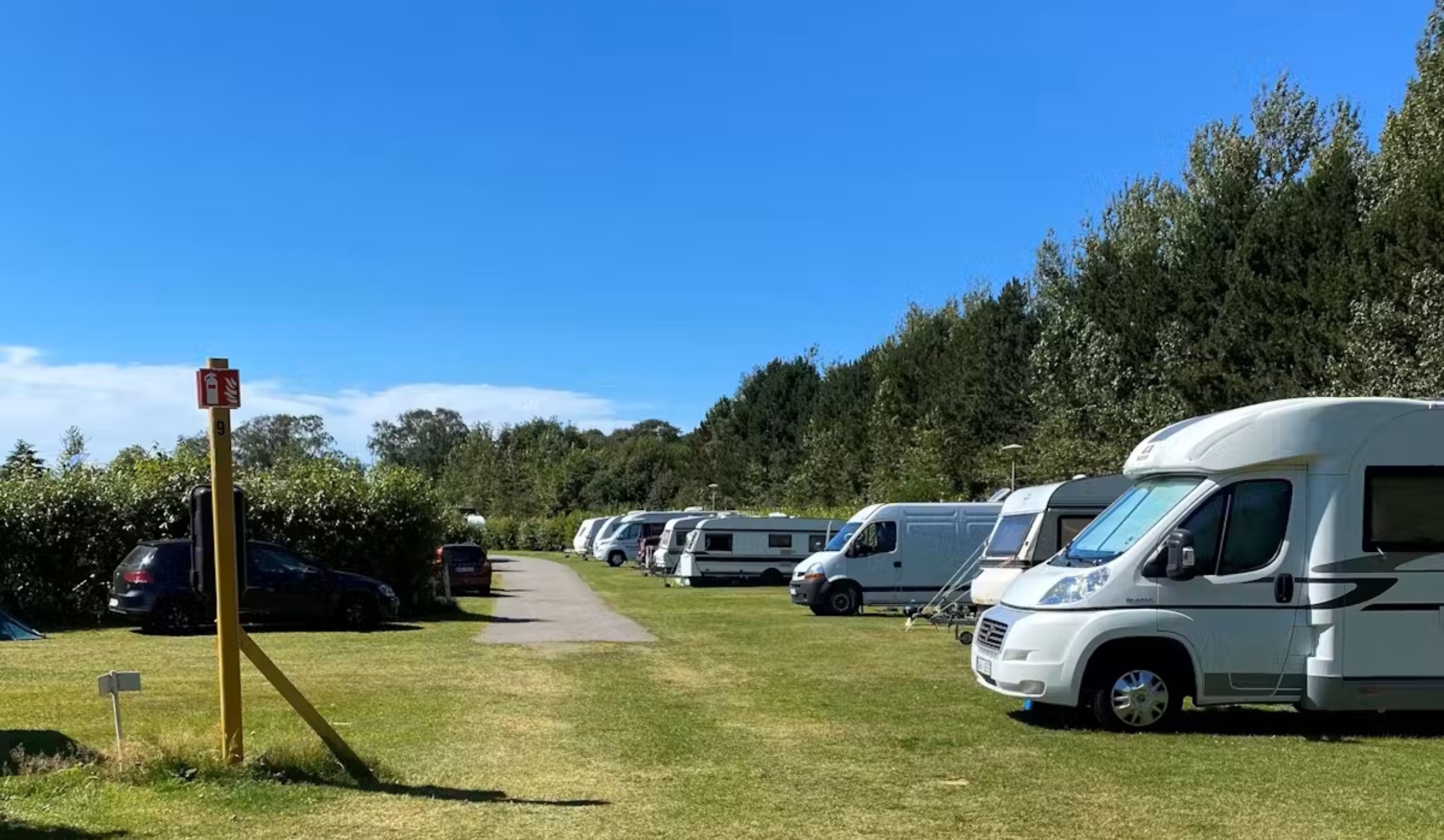 Vilshärads Camping har fina platser för husbilar och husvagnar. 