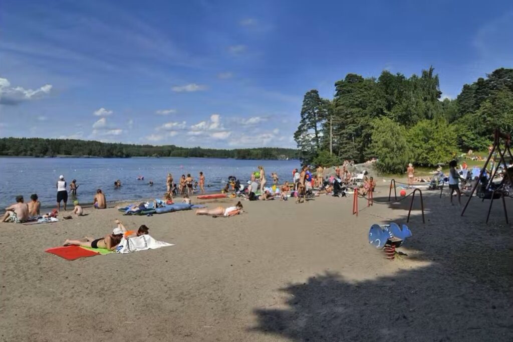 Bredäng Campingissa on hiekkaranta, jossa voit uida. Copyright: Pincamp.de