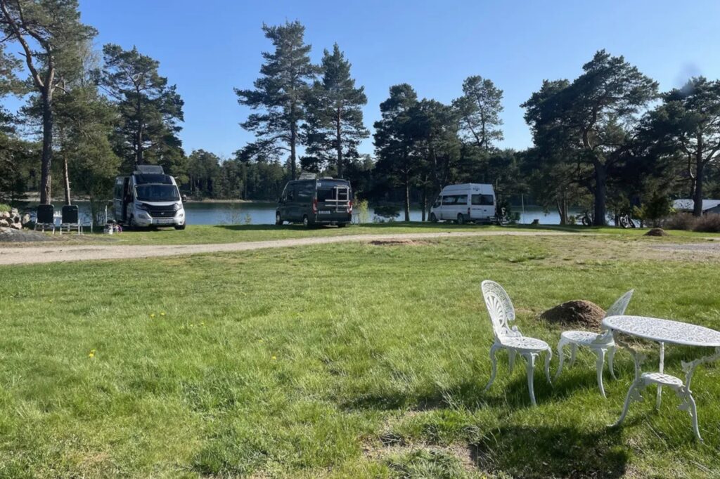 Midt i den finske naturen, men likevel med gode kommunikasjoner, er den lille campingplassen Kittuis populær. Copyright: Camping Kittuis