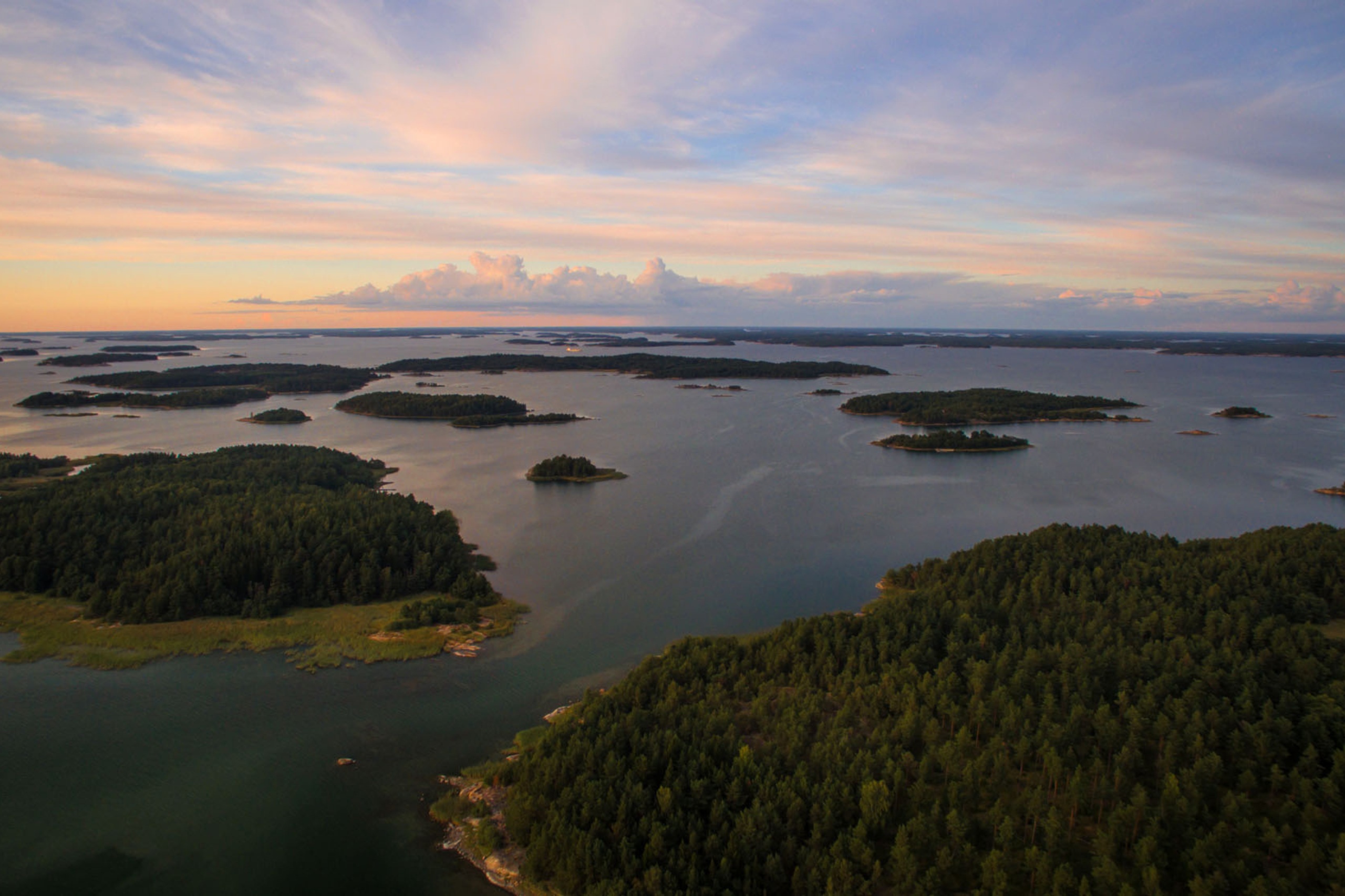  Finland has a huge archipelago of more than 80,000 islands, one of which is home to the Mossala Island Resort. 