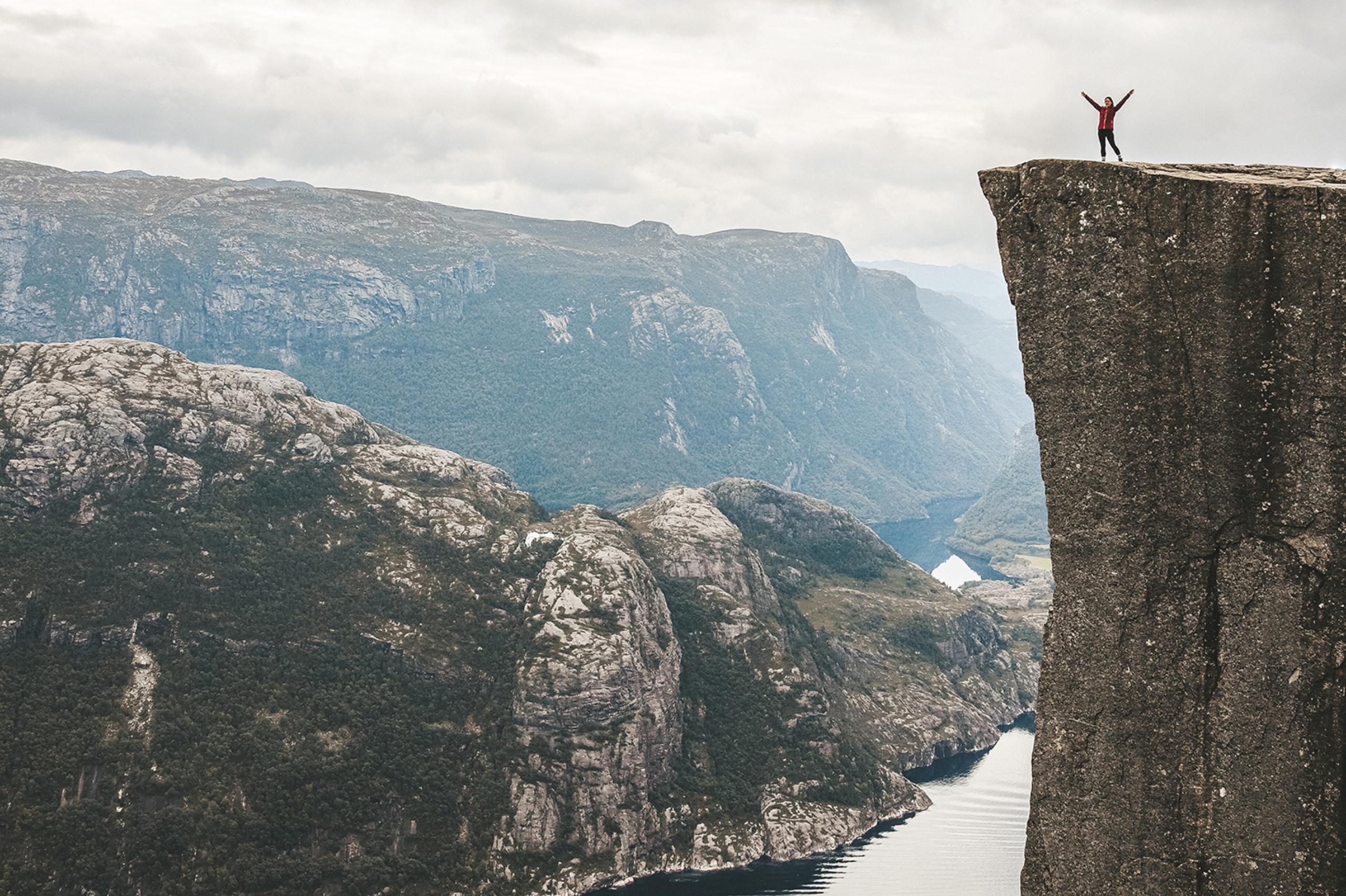Erlebe die traumhafte Wanderung zum Preikestolen auf deiner Norwegen Rundreise. 
