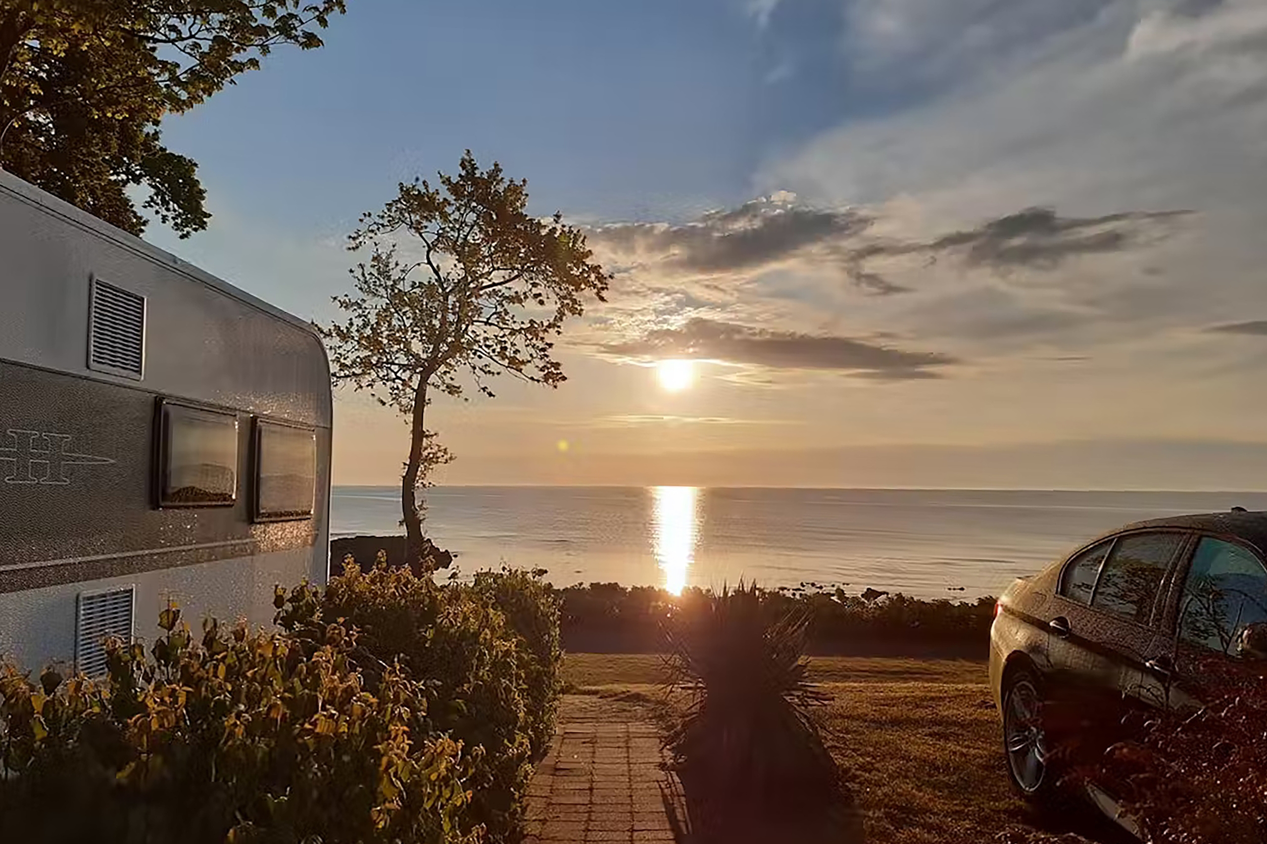 The view of the Baltic Sea is a special highlight at this Bornholm campsite.