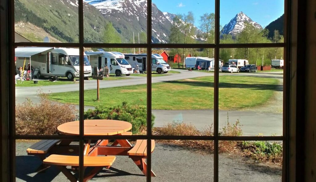 The pitches are all very easily accessible and are beautifully located. Copyright: Byrkjelo Camping