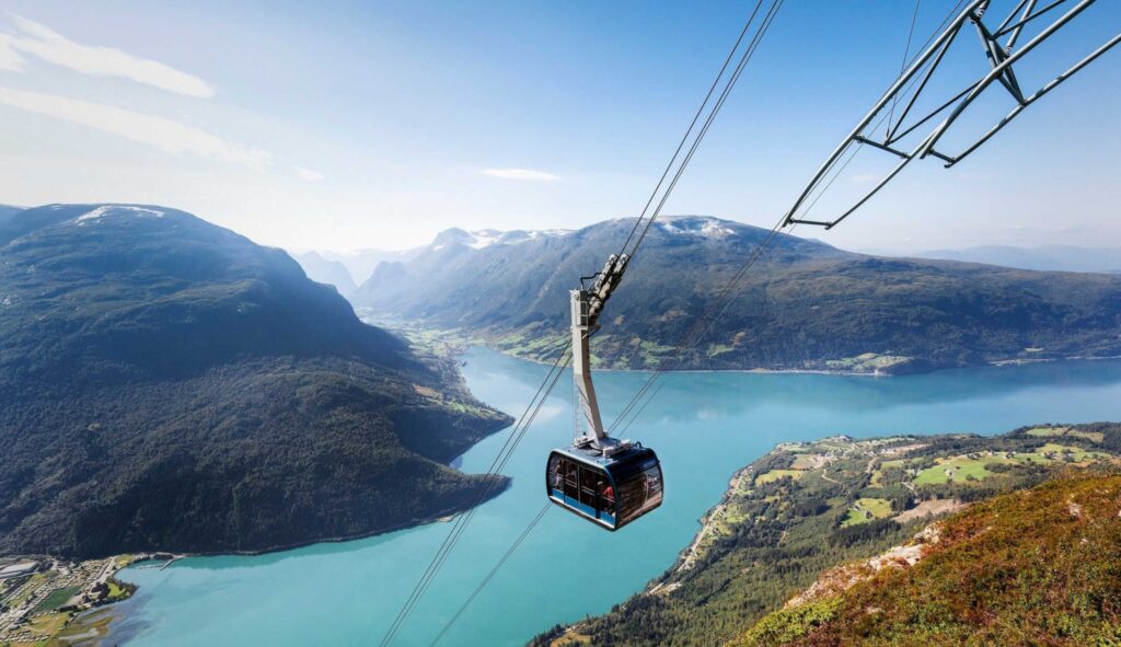 Up with the cable car - and back down with the zipline. Would you dare? Copyright: Loen Skylift