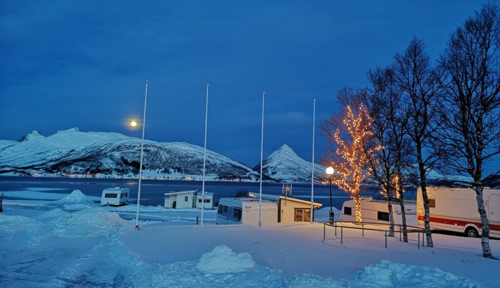 Norske vintre er kolde, meget kolde, og mindst lige så smukke. Copyright: Fjordbotn Camping