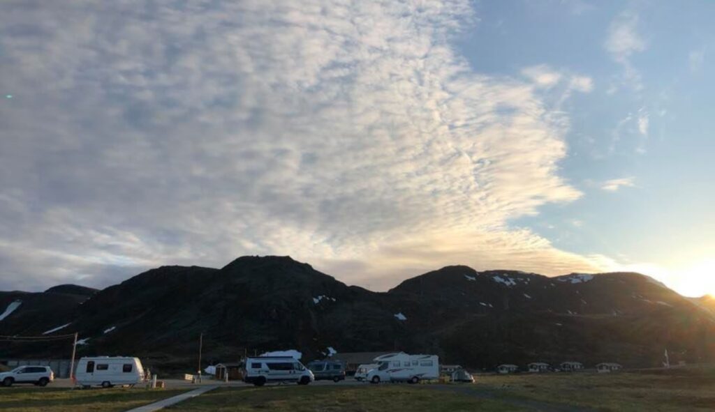 The pitches are asphalted and equipped with the bare necessities - as is the campsite facility. Copyright: Nordkapp Camping