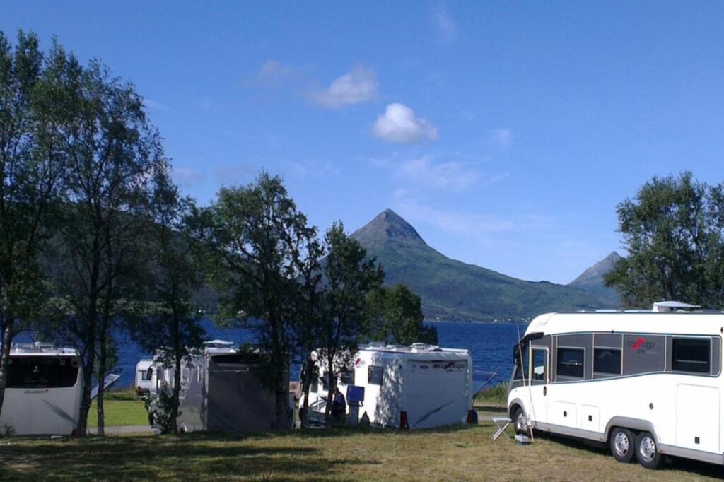 På Fjordbotn Camping er du omgitt av vakker utsikt.. Copyright: Fjordbotn Camping