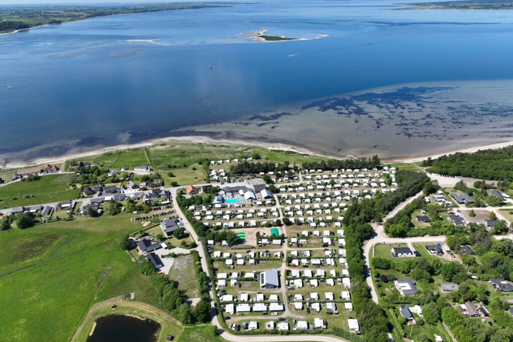  Hvalpsund Familie Camping is located on the banks of the Limfjord. Copyright: Hvalpsund Family Camping