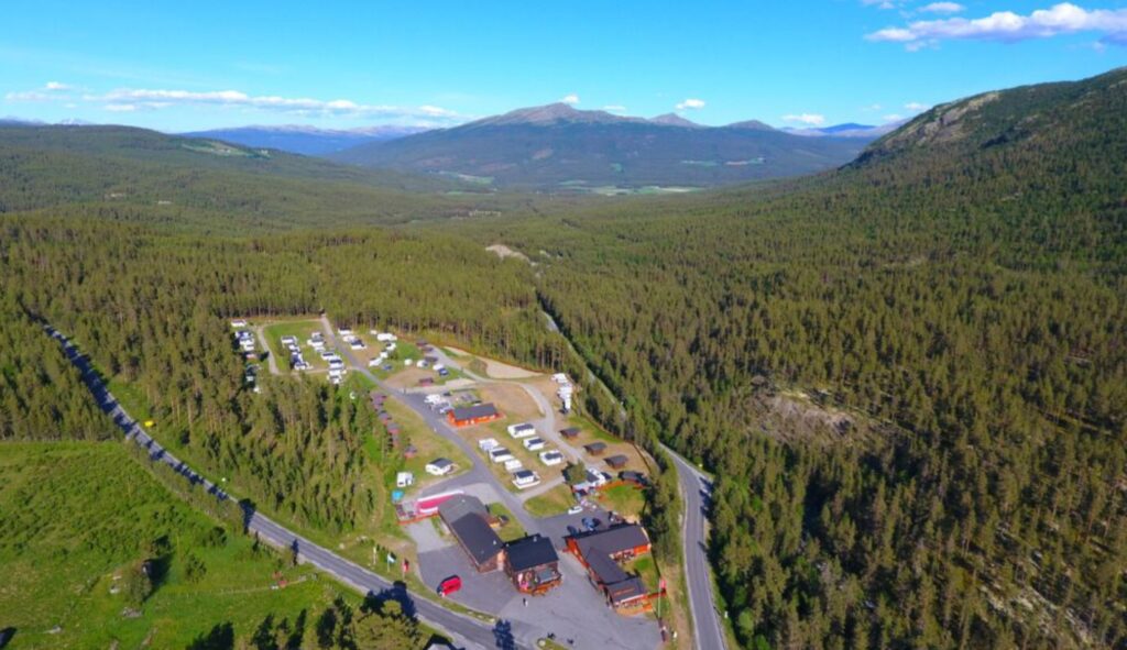 Metsää ja vuoria silmänkantamattomiin - Randsverk Camping. Copyright: Randsverk Camping