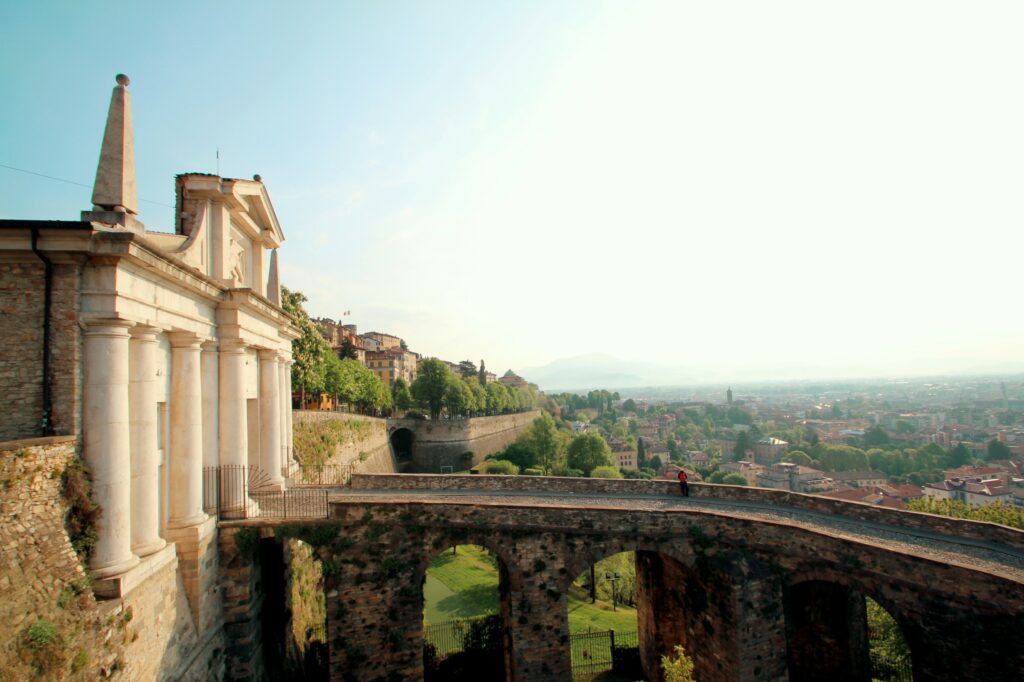 Le centre historique de Bergame est entouré d'imposants remparts. Copyright: Mattia Bericchia, Unsplash.com